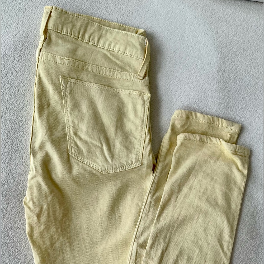Helmut Lang 5 Pocket Skinny Jeans in
Lemon Yellow Skinny Fit Size 28